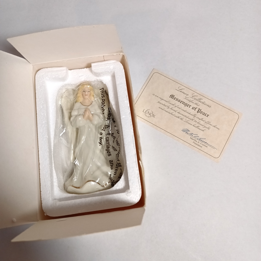 Lenox Messenger of Peace Angel w/ 24k Gold Trim w/Box New